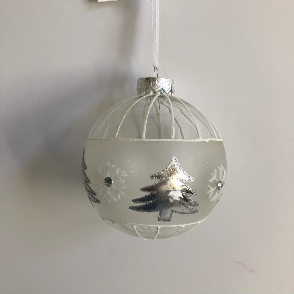 Holiday Lane Snowdaze Snowflake Tree Ball Ornament, NWT